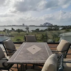Big Penthouse With Amazing View, Private Rooftop & Jacuzzi Cancun